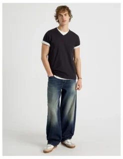 Grab V-Neck T-Shirt in Black