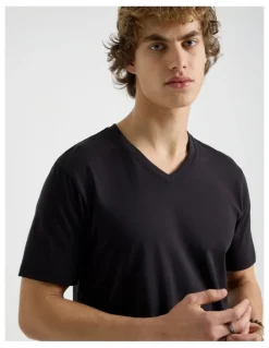 Grab V-Neck T-Shirt in Black
