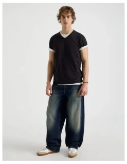 Grab V-Neck T-Shirt in Black