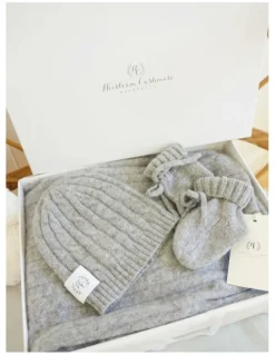 Heirloom Cashmere Cashmere Welcome Home Gift Box in Grey