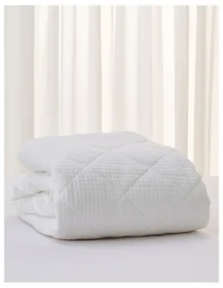 Heritage Cooling Mattress Protector in White