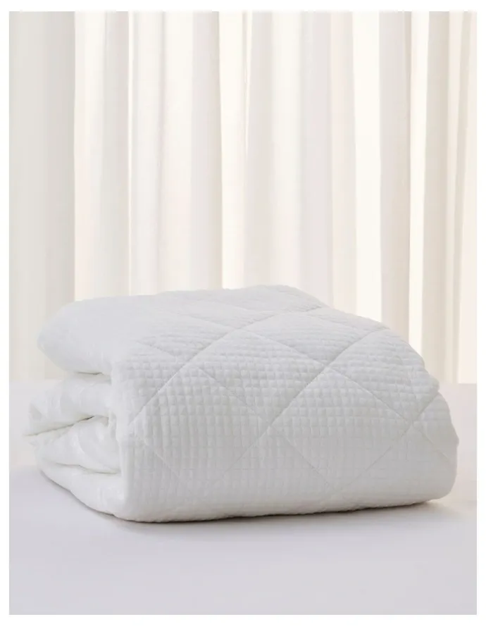 Heritage Cooling Mattress Protector in White