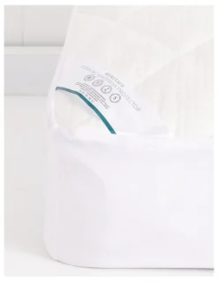 Heritage Cooling Mattress Protector in White