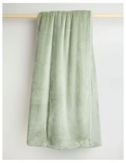 Heritage Faux Fur Blanket in Sage
