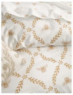 Heritage Printed Cotton Flannelette Quilt Cover Set in Bee Trellis