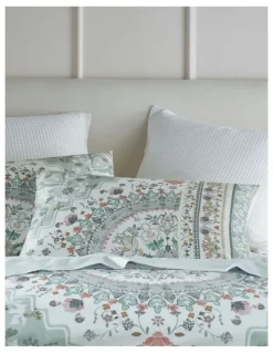 Heritage Salvador Medallion Quilt Cover Set in Multi