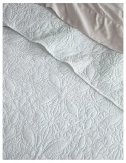 Heritage Sienna Quilted Cotton Coverlet in White