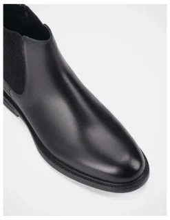 Hush Puppies Upheld Boots in Black