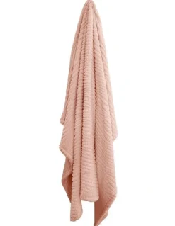 J.Elliot Home Fleur Darling Fluffy Blanket in Soft Pink
