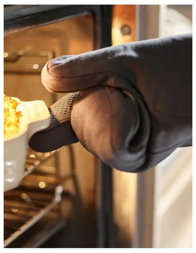 Joseph Joseph Pinch Easygrip Oven Glove in Grey