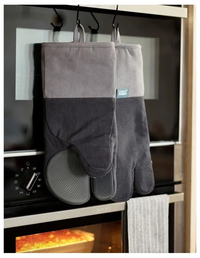 Joseph Joseph Pinch Easygrip Oven Glove in Grey