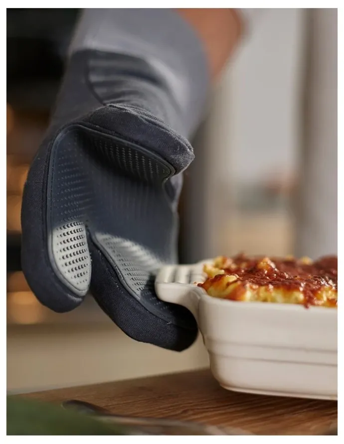 Joseph Joseph Pinch Easygrip Oven Glove in Grey
