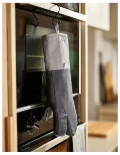 Joseph Joseph Pinch Easygrip Oven Glove in Grey