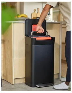 Joseph Joseph Titan 30 Trash Compactor 30L in Carbon Black