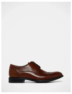 Julius Marlow Expand Dress Shoe in Tan