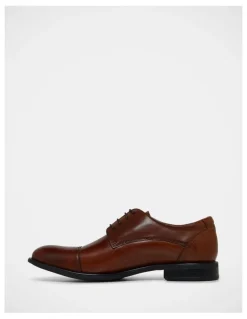 Julius Marlow Expand Dress Shoe in Tan