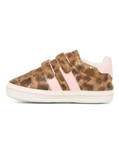 Kicks Kegan Sneaker in Leopard/Pink