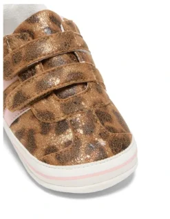 Kicks Kegan Sneaker in Leopard/Pink