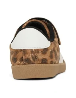 Kicks Kennedy Sneakers in Tan