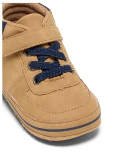 Kicks Kinsley Sneaker Boot Prewalker In Natural