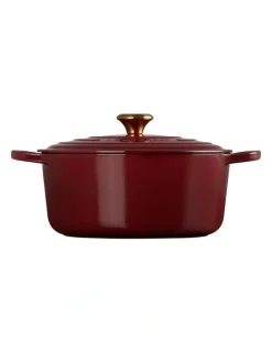 Le Creuset Signature 28cm/6.7L Round Casserole Dish in Garnet