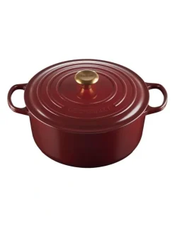 Le Creuset Signature 28cm/6.7L Round Casserole Dish in Garnet
