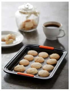 Le Creuset Toughened Non Stick Bakeware 28cm Rect Cake Tin