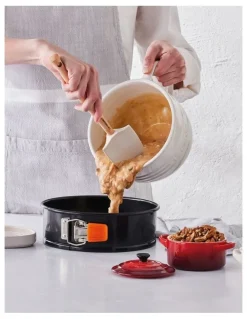Le Creuset Toughened Non Stick Bakeware 20cm Round Springform Cake Tin