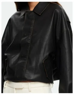 Lioness KENNY BOMBER