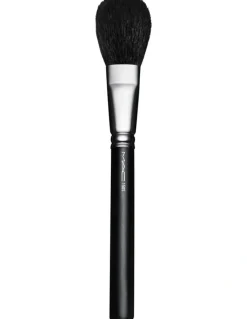 M.A.C 150S Large Powder Brush in Black