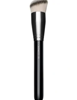 M.A.C Synthetic Rounded Slant Brush in Black