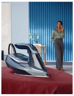 Philips 800 Series Steam Iron in Blue DST8020/20
