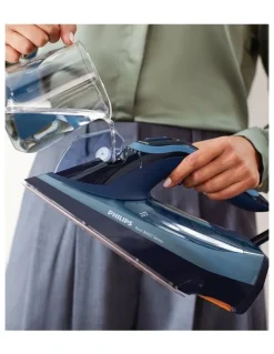 Philips 800 Series Steam Iron in Blue DST8020/20
