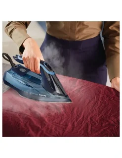 Philips 800 Series Steam Iron in Blue DST8020/20