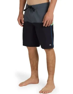 Quiksilver Everyday Billboard 20 Boardshorts In Black Billboard