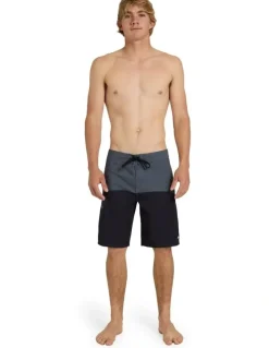 Quiksilver Everyday Billboard 20 Boardshorts In Black Billboard