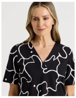 Regatta Short Sleeve V Neck Ponte Tee in Black/Ivory Large Abstract Print