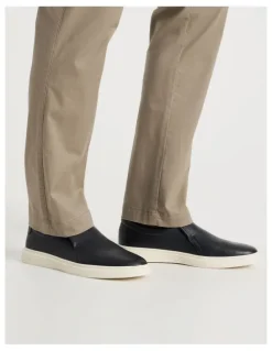 Regatta Warren Leather Loafer in Navy
