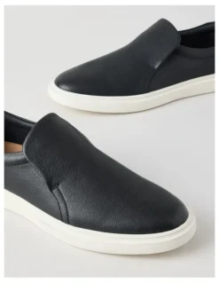 Regatta Warren Leather Loafer in Navy