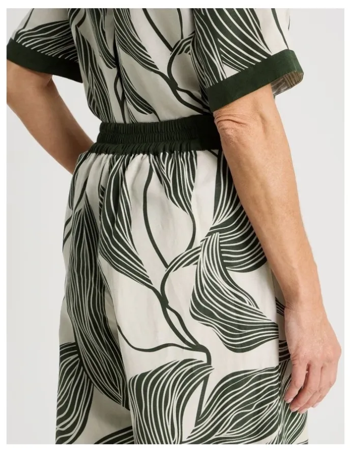 Regatta Wide Leg Crop Linen Blend Pant With Solid Contrasts in Neutral/Olive Print