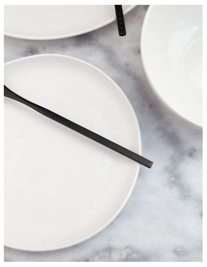 Robert Gordon Shell New Bone China 12 Piece Dinner Set in White