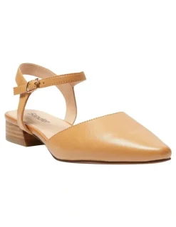 Sandler Amity Flat Shoes in Tan Leather