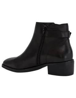 Sandler Cesar Ankle Boots in Black Leather