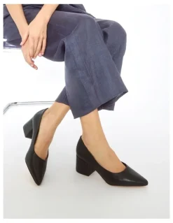 Sandler Idol Heeled Shoes in Black Leather