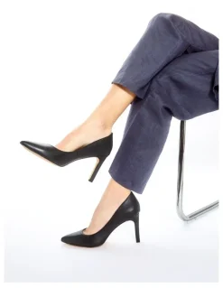 Sandler Octavia Heeled Shoes in Black Leather