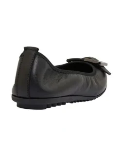 Sandler Pentagon Flat Shoes in Black Leather