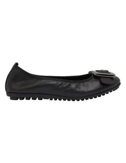 Sandler Pentagon Flat Shoes in Black Leather