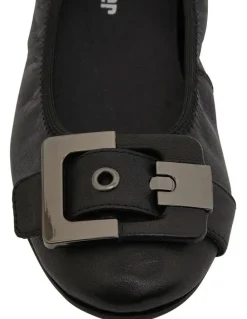 Sandler Pentagon Flat Shoes in Black Leather