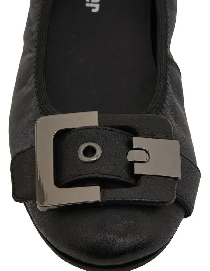 Sandler Pentagon Flat Shoes in Black Leather