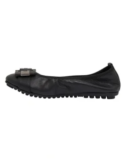 Sandler Pentagon Flat Shoes in Black Leather